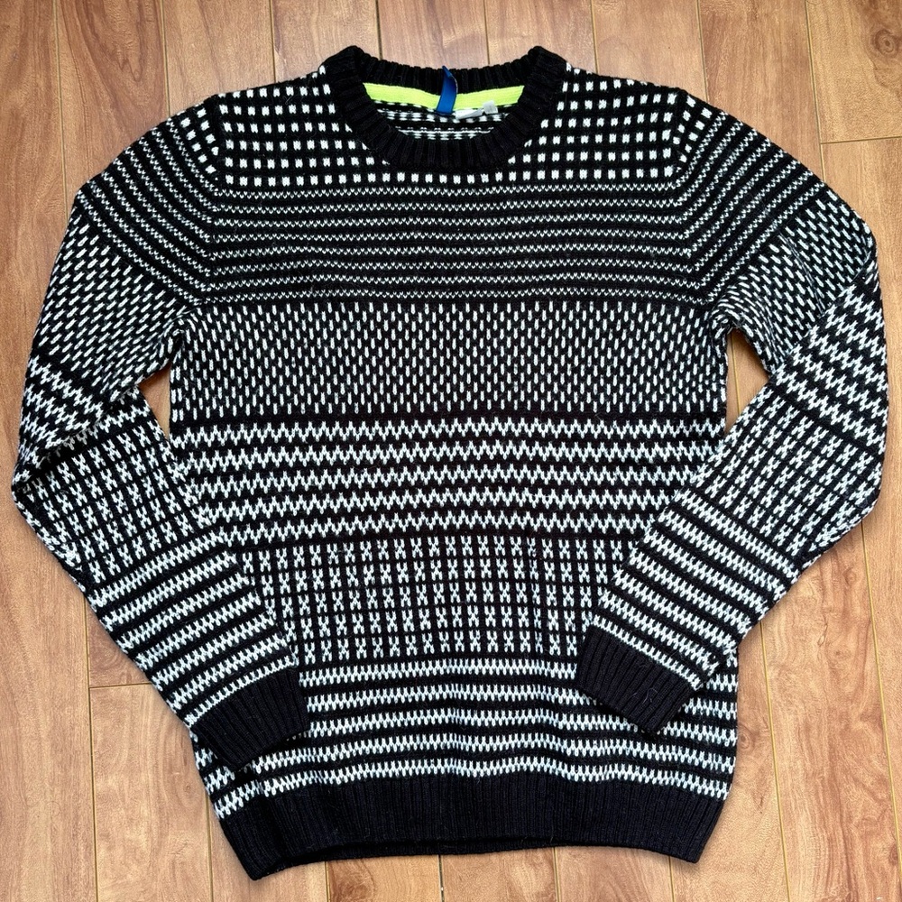 H&M Black and White Geometric Crewneck Sweater